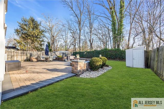 10 Lily Street, Sayreville, NJ 08859