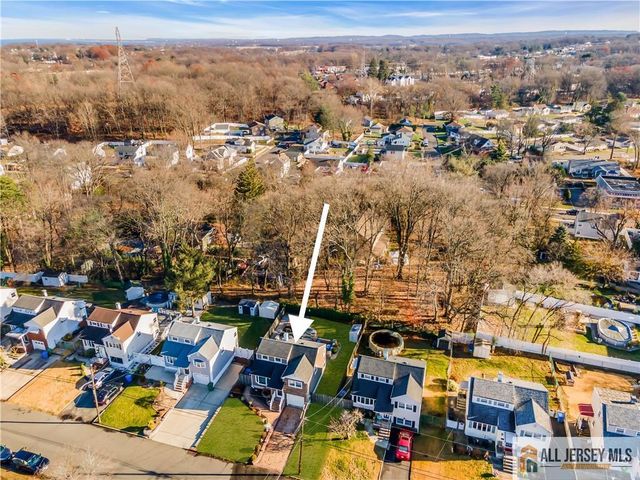 10 Lily Street, Sayreville, NJ 08859