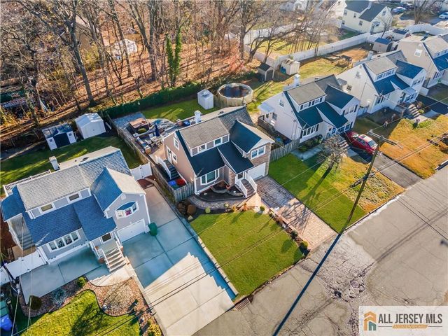 10 Lily Street, Sayreville, NJ 08859