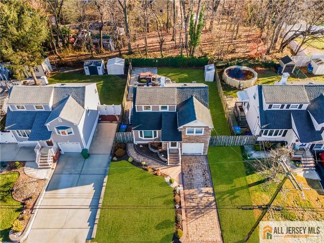 10 Lily Street, Sayreville, NJ 08859