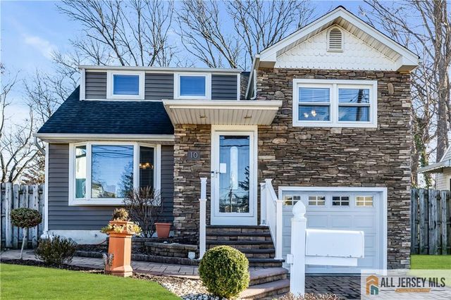 10 Lily Street, Sayreville, NJ 08859