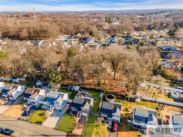 10 Lily Street, Sayreville, NJ 08859