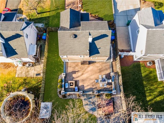 10 Lily Street, Sayreville, NJ 08859