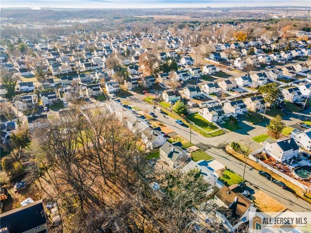 10 Lily Street, Sayreville, NJ 08859