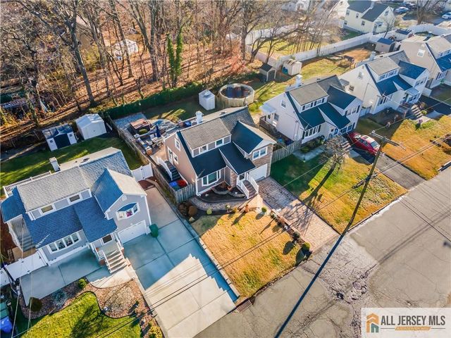 10 Lily Street, Sayreville, NJ 08859