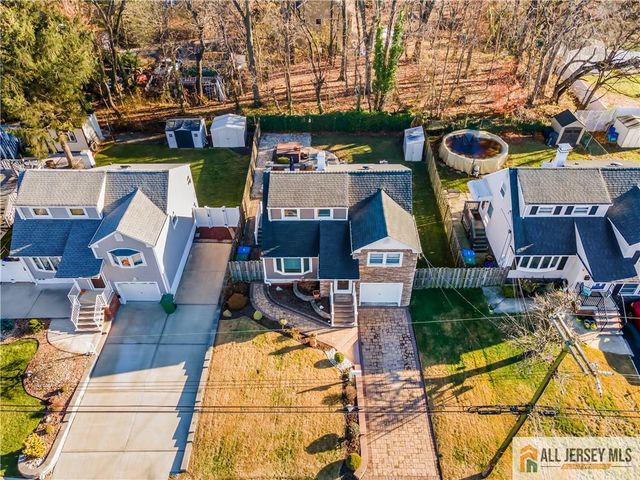 10 Lily Street, Sayreville, NJ 08859