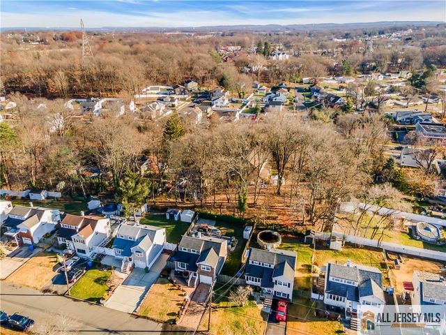 10 Lily Street, Sayreville, NJ 08859