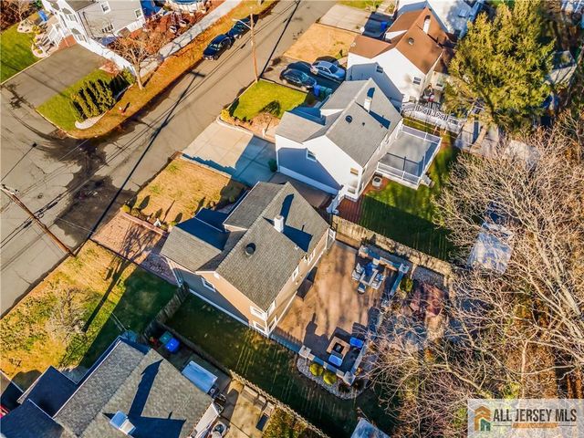 10 Lily Street, Sayreville, NJ 08859