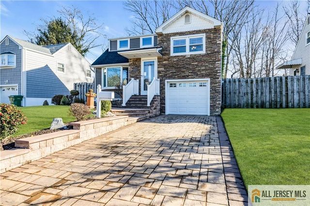 10 Lily Street, Sayreville, NJ 08859