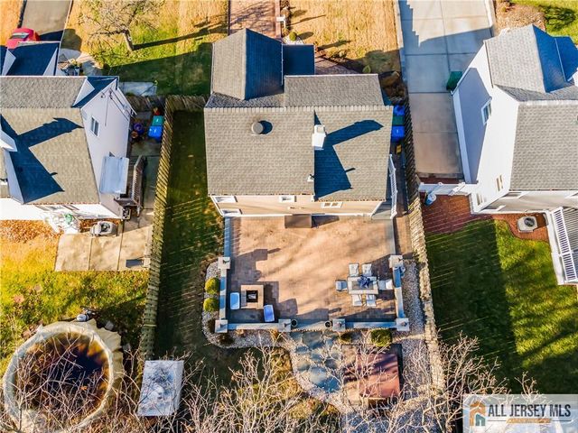 10 Lily Street, Sayreville, NJ 08859