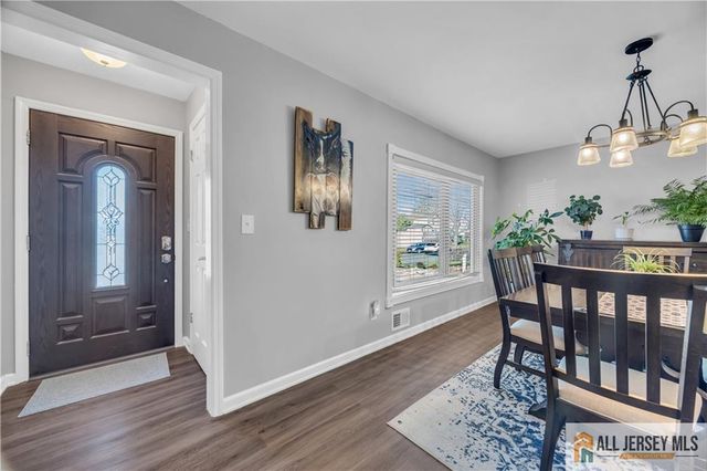 10 Lily Street, Sayreville, NJ 08859