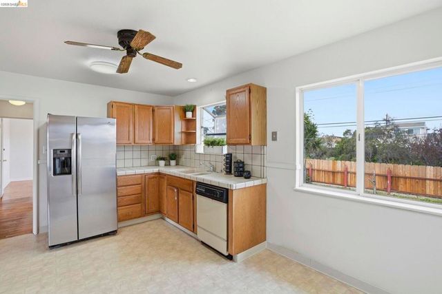 83 Beverly Dr, Salinas, CA 93905