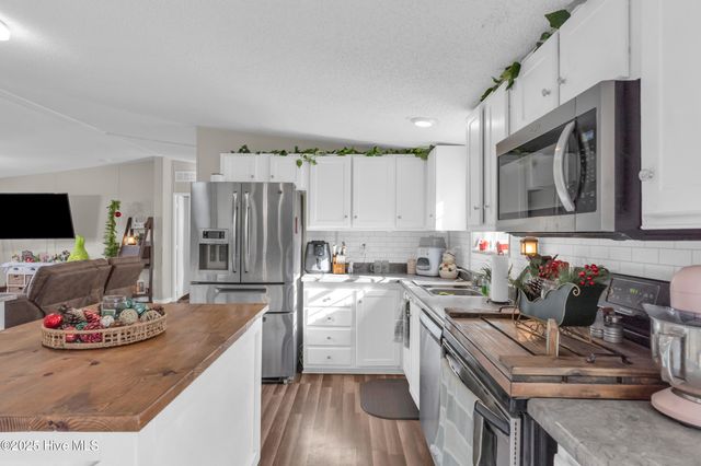 406 King Arthur Drive, Whiteville, NC 28472