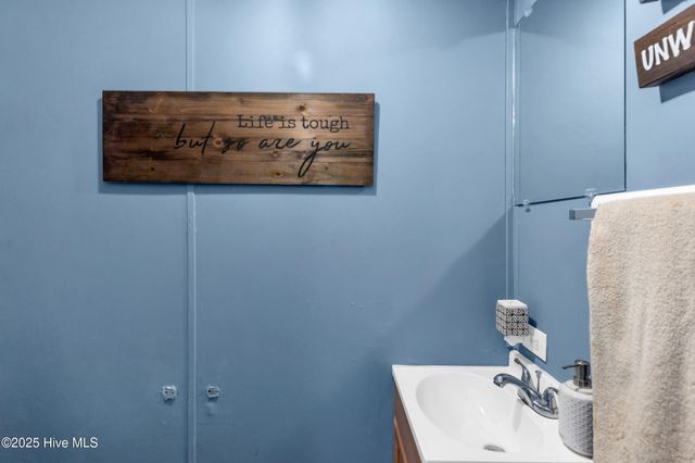 406 King Arthur Drive, Whiteville, NC 28472