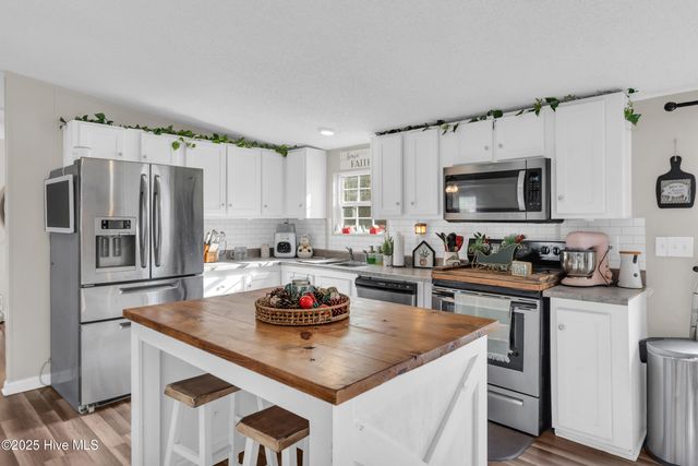 406 King Arthur Drive, Whiteville, NC 28472