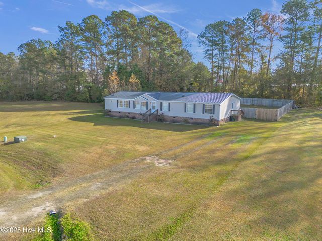 406 King Arthur Drive, Whiteville, NC 28472