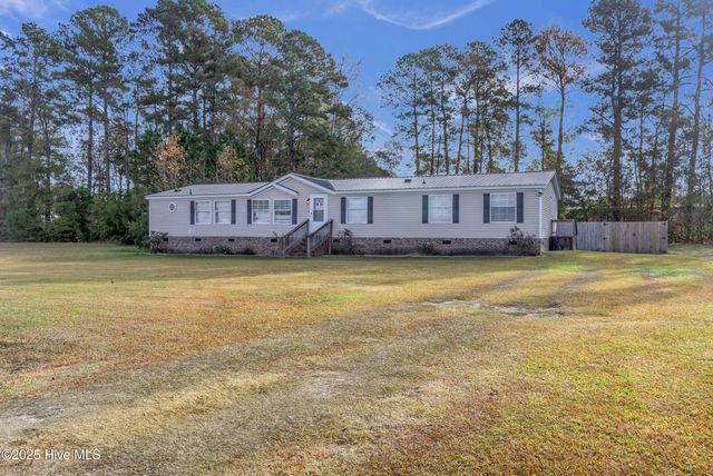 406 King Arthur Drive, Whiteville, NC 28472