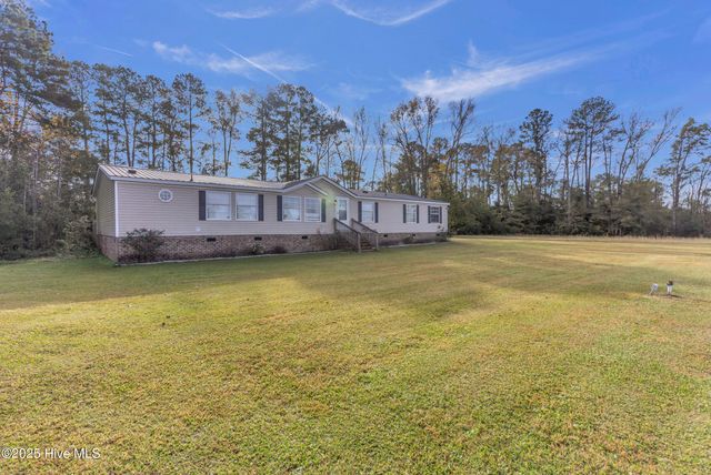 406 King Arthur Drive, Whiteville, NC 28472