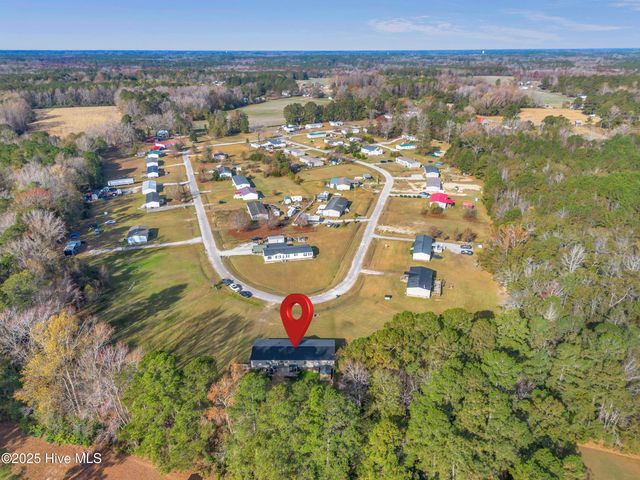 406 King Arthur Drive, Whiteville, NC 28472