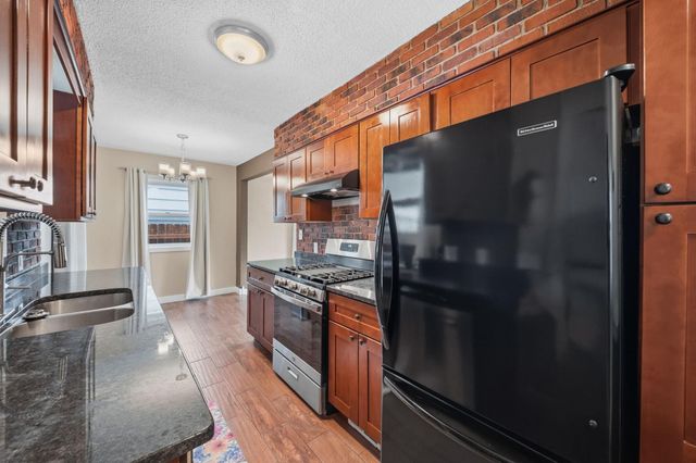 471 White Bear Avenue N, Saint Paul, MN 55106