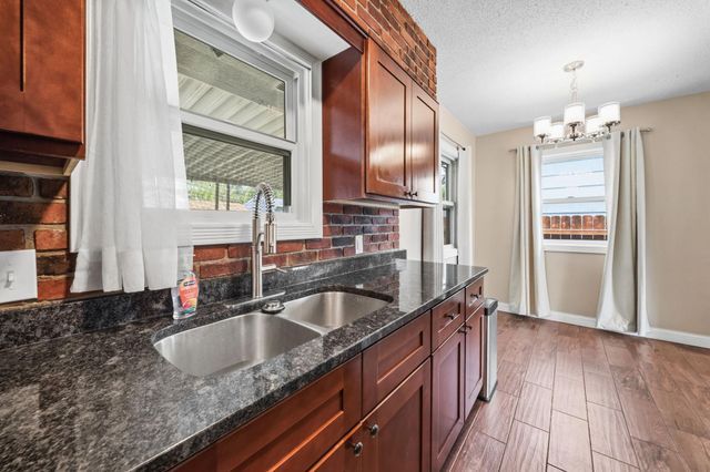 471 White Bear Avenue N, Saint Paul, MN 55106