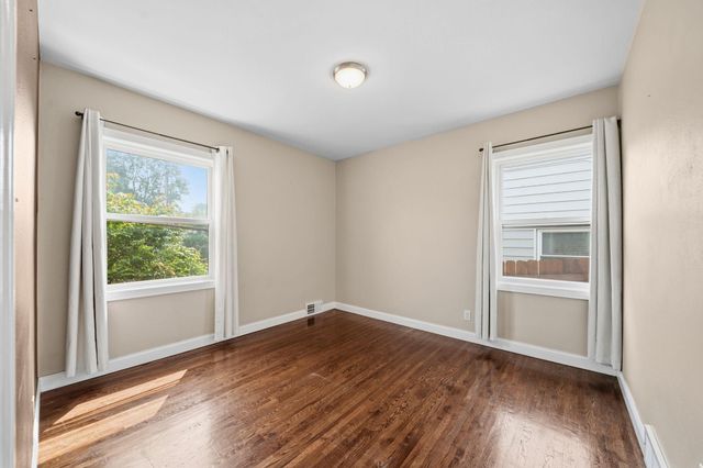 471 White Bear Avenue N, Saint Paul, MN 55106