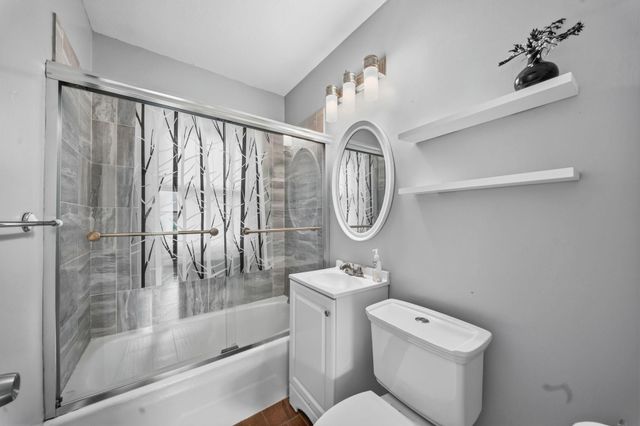 471 White Bear Avenue N, Saint Paul, MN 55106