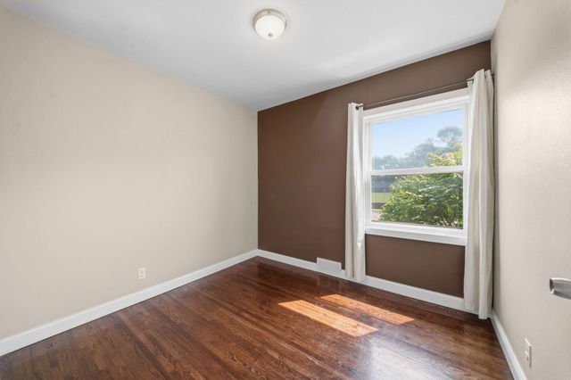 471 White Bear Avenue N, Saint Paul, MN 55106