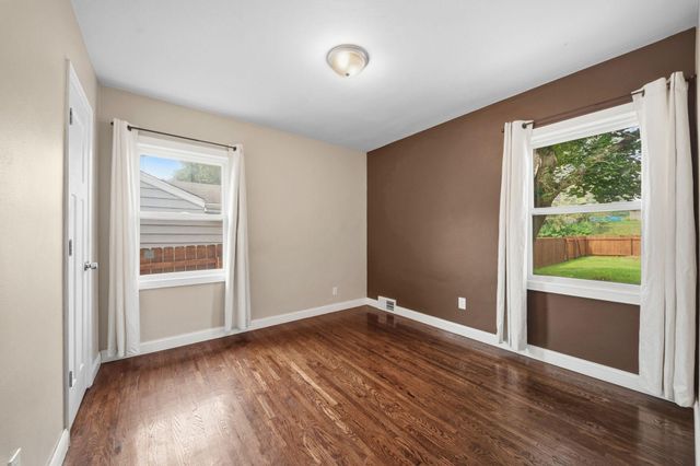 471 White Bear Avenue N, Saint Paul, MN 55106