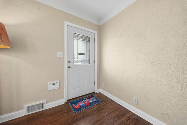 471 White Bear Avenue N, Saint Paul, MN 55106