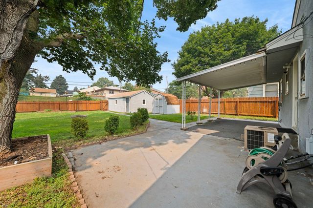 471 White Bear Avenue N, Saint Paul, MN 55106