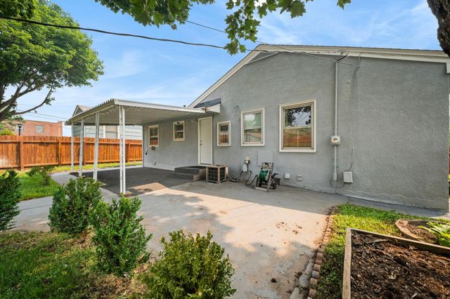 471 White Bear Avenue N, Saint Paul, MN 55106