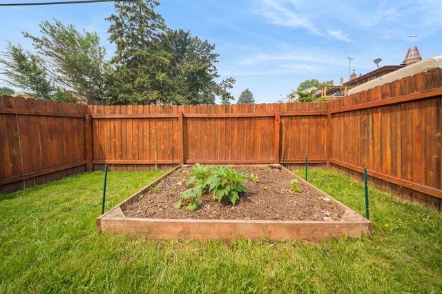 471 White Bear Avenue N, Saint Paul, MN 55106