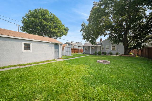 471 White Bear Avenue N, Saint Paul, MN 55106