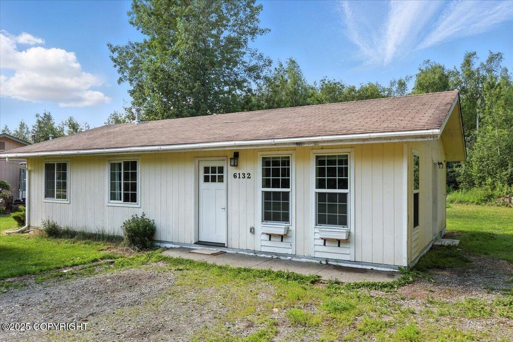 6132 S Northern Lights Street, Wasilla, AK 99623