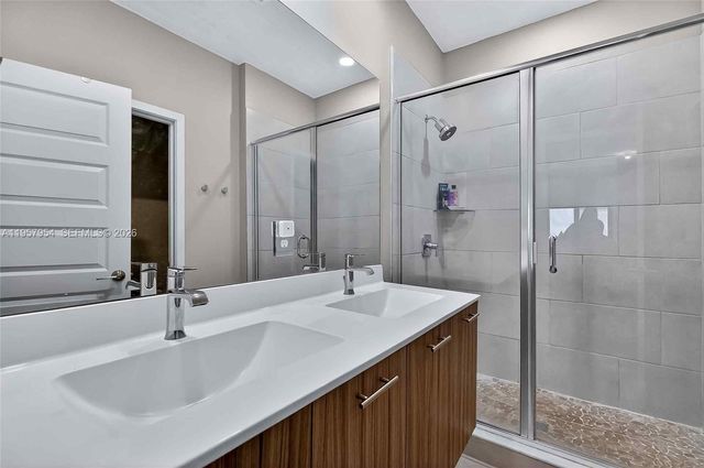 4655 NW 83rd Path, Doral, FL 33166