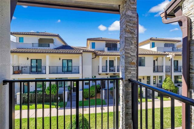 4655 NW 83rd Path, Doral, FL 33166