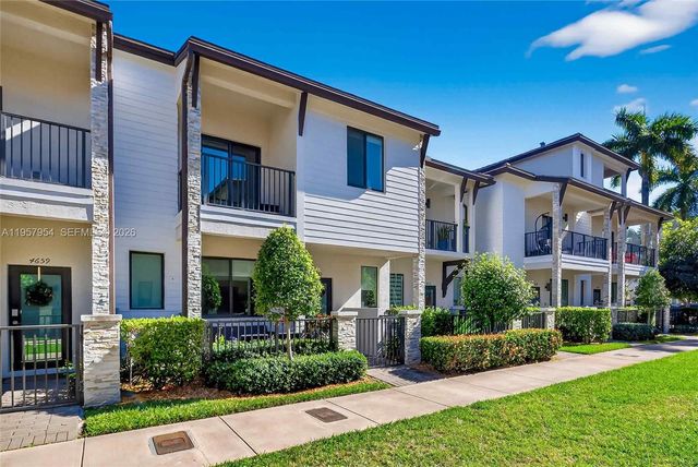 4655 NW 83rd Path, Doral, FL 33166