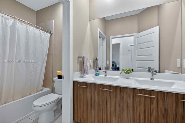 4655 NW 83rd Path, Doral, FL 33166