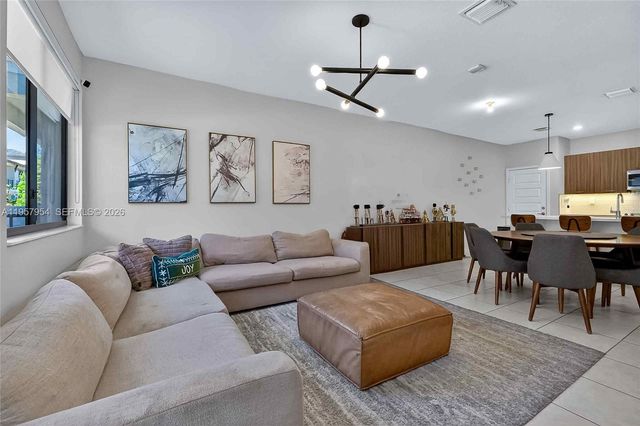 4655 NW 83rd Path, Doral, FL 33166