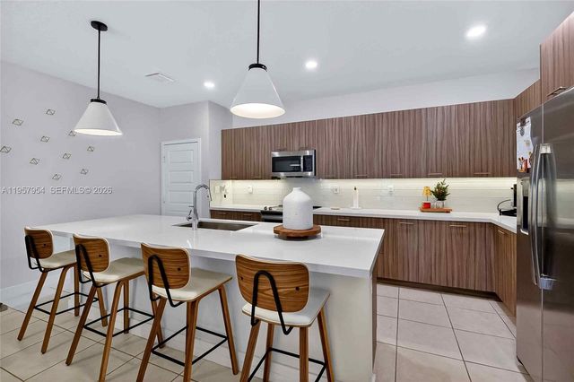 4655 NW 83rd Path, Doral, FL 33166