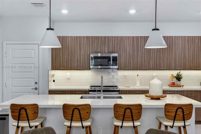 4655 NW 83rd Path, Doral, FL 33166