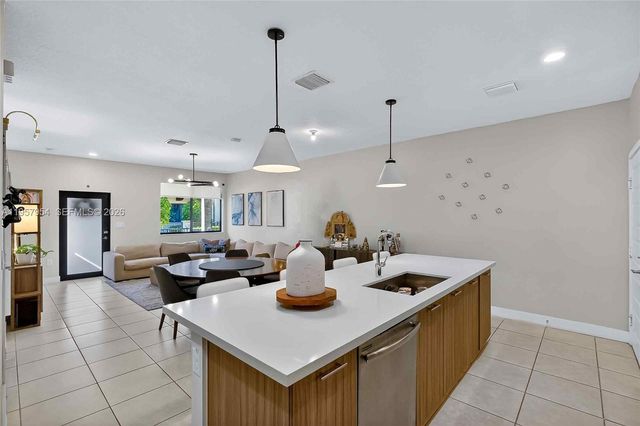 4655 NW 83rd Path, Doral, FL 33166