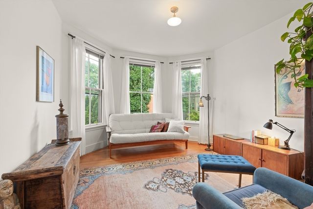 32 Hawthorn St 1, Cambridge, MA 02138