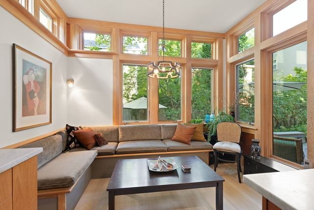 32 Hawthorn St 1, Cambridge, MA 02138