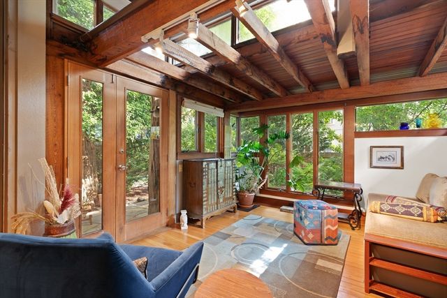 32 Hawthorn St 1, Cambridge, MA 02138