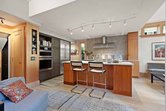 32 Hawthorn St 1, Cambridge, MA 02138