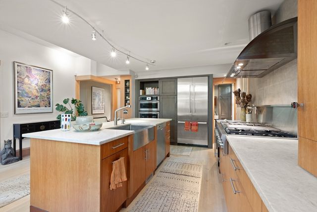 32 Hawthorn St 1, Cambridge, MA 02138