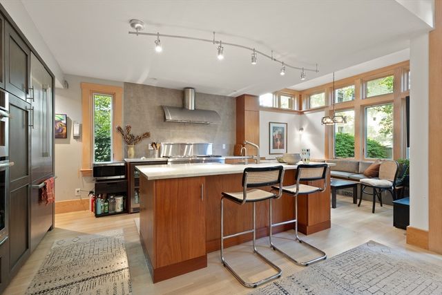 32 Hawthorn St 1, Cambridge, MA 02138