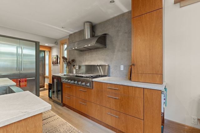 32 Hawthorn St 1, Cambridge, MA 02138